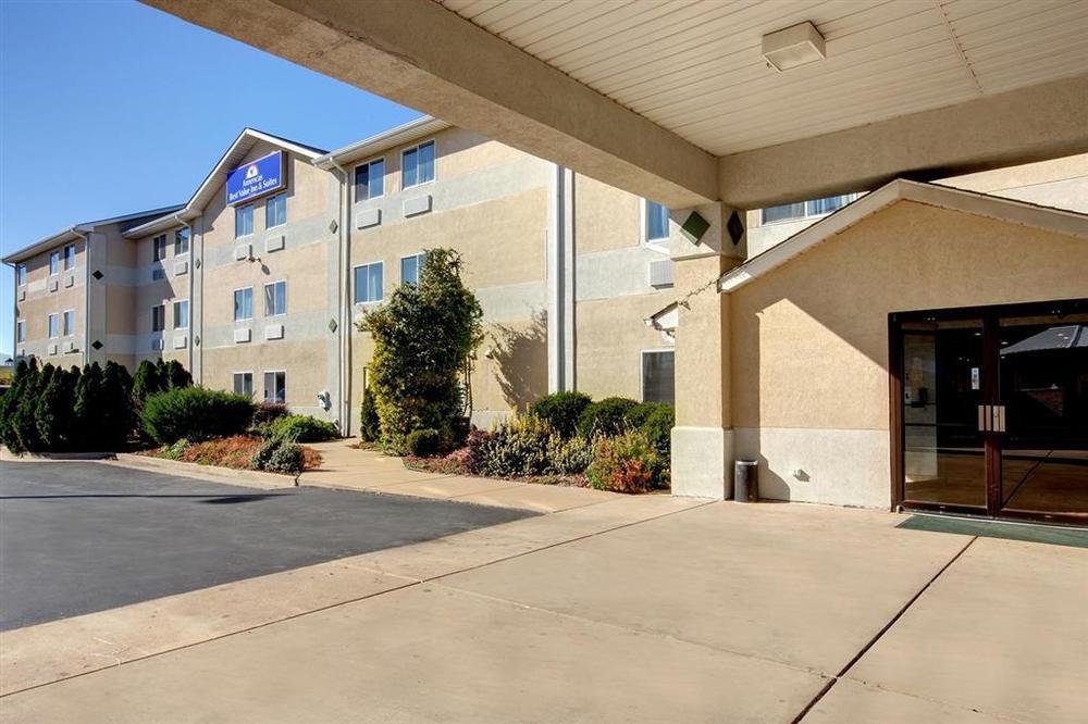 Americas Best Value Inn And Suites Saint Charles Экстерьер фото