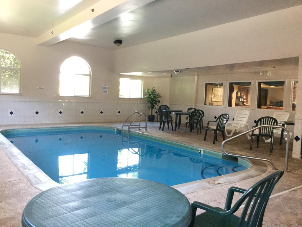 Americas Best Value Inn And Suites Saint Charles Экстерьер фото